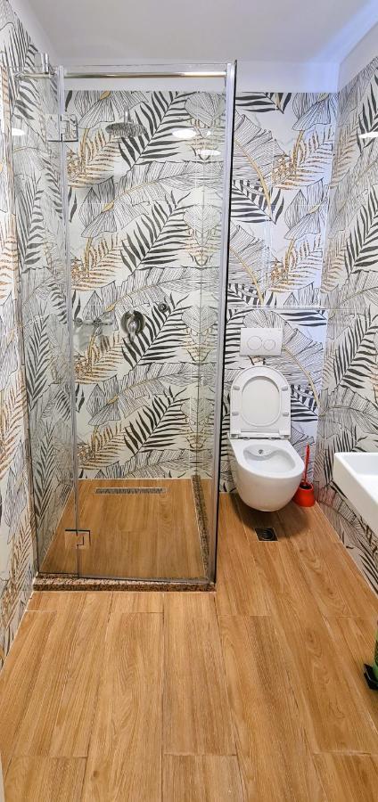 2V1 - Center Apartment 1 Тирана Екстер'єр фото