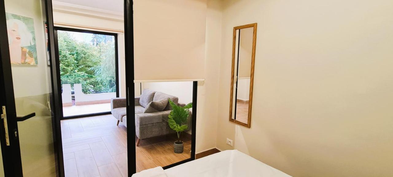 2V1 - Center Apartment 1 Тирана Екстер'єр фото