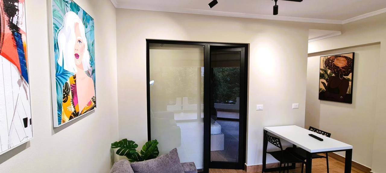 2V1 - Center Apartment 1 Тирана Екстер'єр фото