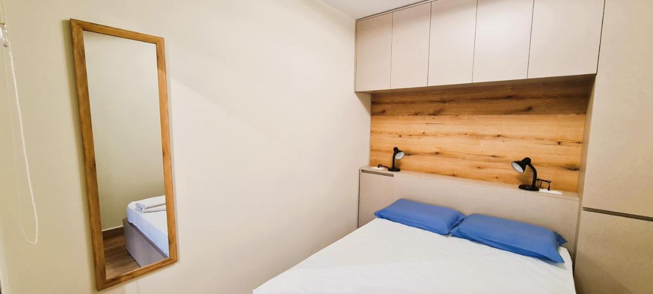 2V1 - Center Apartment 1 Тирана Екстер'єр фото