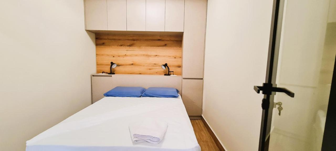 2V1 - Center Apartment 1 Тирана Екстер'єр фото