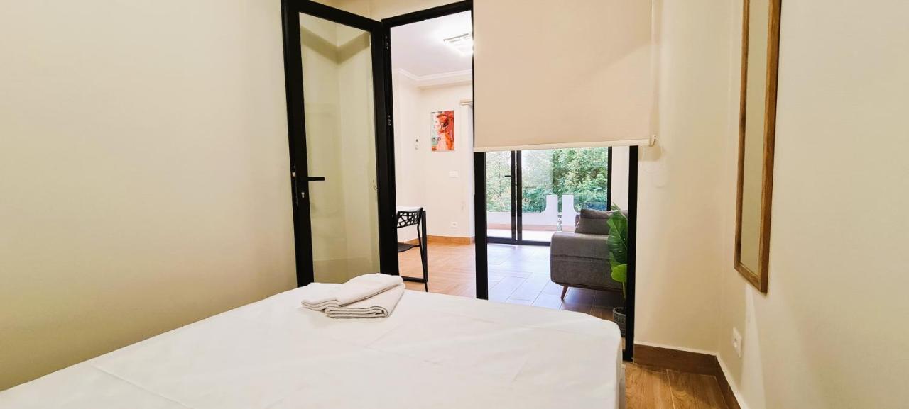 2V1 - Center Apartment 1 Тирана Екстер'єр фото